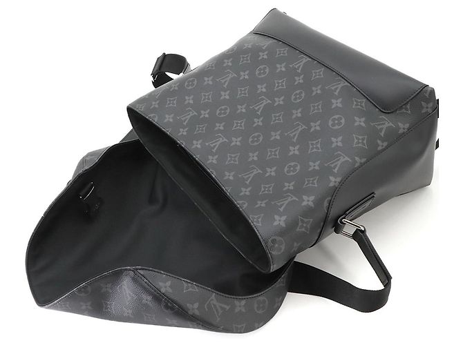 Bolsa de Ombro Louis Vuitton Monogram Eclipse Voyage MM - vista 9