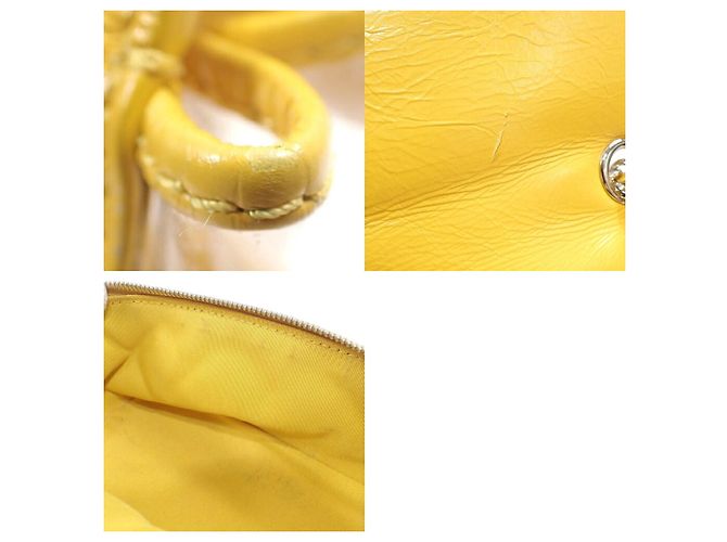 Mochila Chanel de cuero y vinilo amarillo - vista 10
