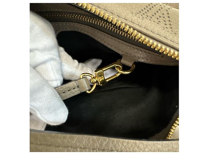 Borsa a tracolla Louis Vuitton Mahina Selene MM - vista 10