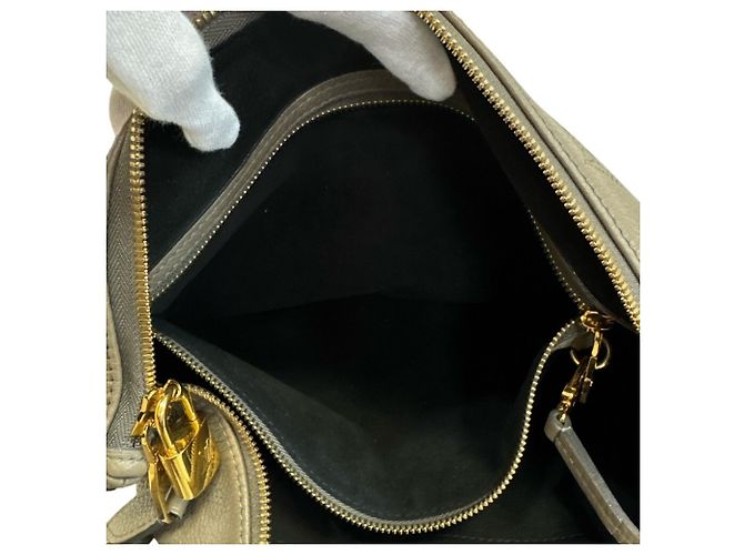 Borsa a tracolla Louis Vuitton Mahina Selene MM - vista 13