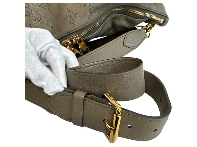 Borsa a tracolla Louis Vuitton Mahina Selene MM - vista 6