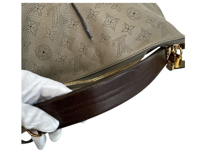 Borsa a tracolla Louis Vuitton Mahina Selene MM - vista 8