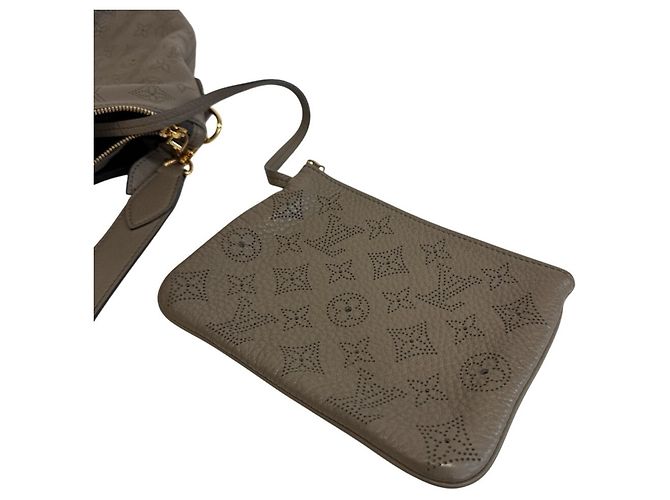 Borsa a tracolla Louis Vuitton Mahina Selene MM - vista 9