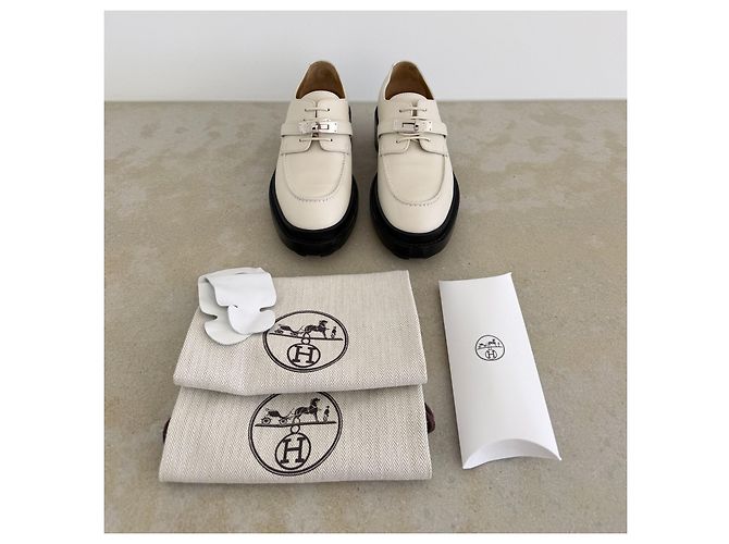 Kelly Hermès First Derbies Piel Blanca - vista 3