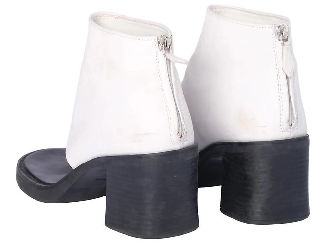 Miu Miu Stiefeletten aus weißem Leder mit Riemchen - Ansicht 3