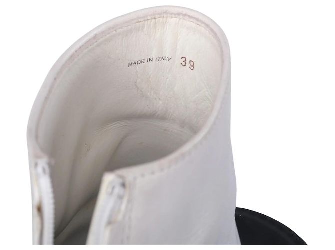 Miu Miu Stiefeletten aus weißem Leder mit Riemchen - Ansicht 5