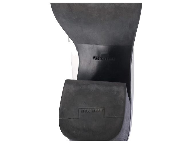 Miu Miu Stiefeletten aus weißem Leder mit Riemchen - Ansicht 6