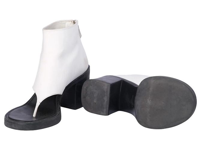 Miu Miu Stiefeletten aus weißem Leder mit Riemchen - Ansicht 7