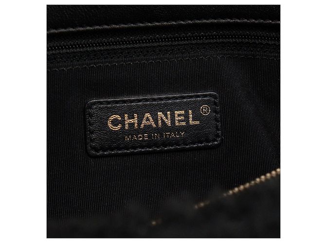 CHANEL - Borsa a tracolla Coco Handle Chanel in shearling e pelle nera - vista 5