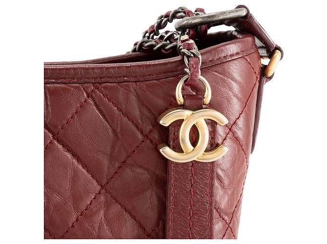 CHANEL - Borsa a tracolla Gabrielle Chanel in pelle stropicciata bordeaux - vista 5
