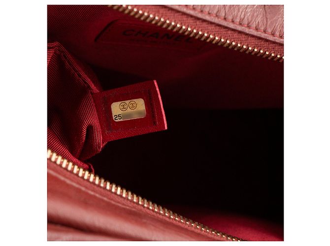 CHANEL - Borsa a tracolla Gabrielle Chanel in pelle stropicciata bordeaux - vista 9