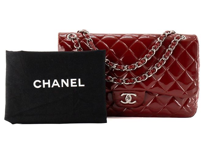 CHANEL - Borsa a tracolla Classic/Timeless Jumbo Chanel in pelle verniciata bordeaux - vista 12