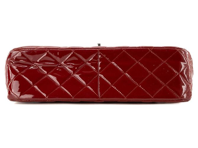 CHANEL - Borsa a tracolla Classic/Timeless Jumbo Chanel in pelle verniciata bordeaux - vista 4