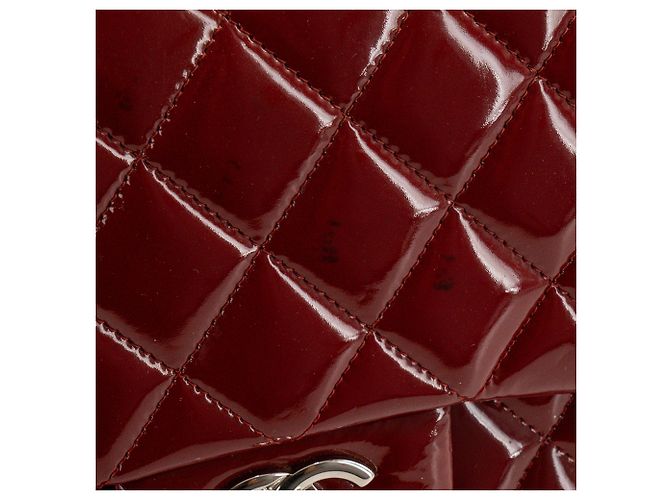 CHANEL - Borsa a tracolla Classic/Timeless Jumbo Chanel in pelle verniciata bordeaux - vista 6