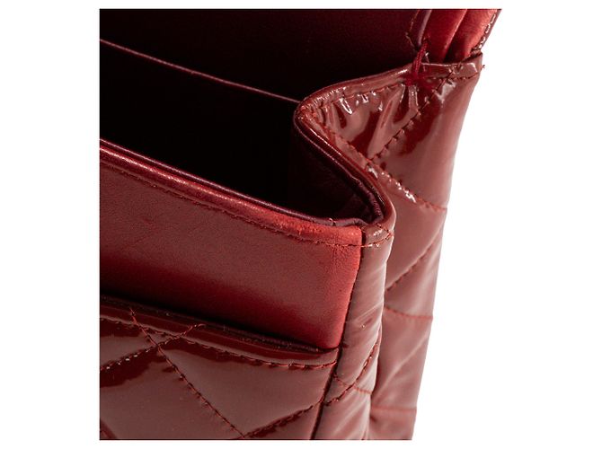 CHANEL - Borsa a tracolla Classic/Timeless Jumbo Chanel in pelle verniciata bordeaux - vista 7