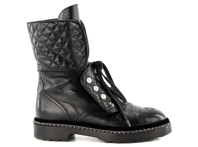 CHANEL - Stivali biker Chanel in pelle nera (T38) - vista 2