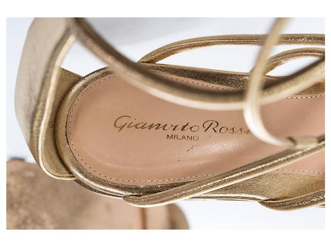 Gianvito Rossi, sandali gladiatore in pelle dorata - vista 8