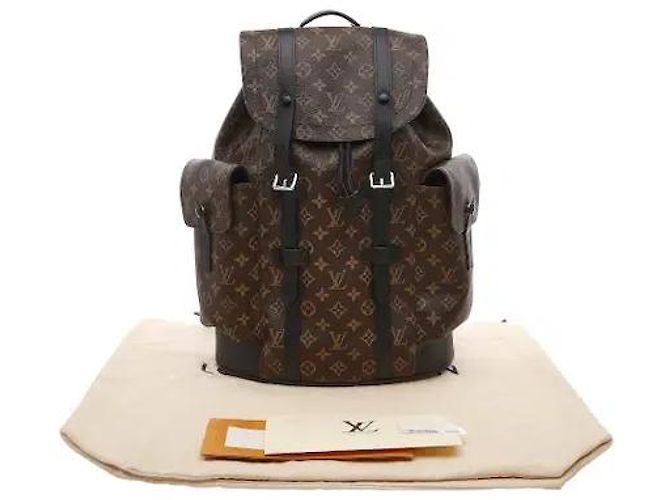 Louis Vuitton Realizzato in tela rivestita Monogram Macassar che evoca la robustezza di uno zaino da trekking, è resistente a graffi e macchie. Ampio spazio interno e numerosi scomparti organizzati sistematicamente - vista 6