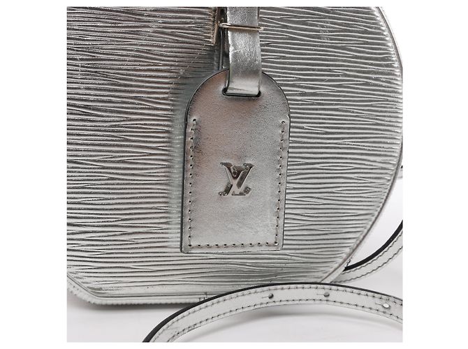 Borsa a tracolla Louis Vuitton Petite Boite Chapeau in pelle Epi Silver M53074 - vista 7