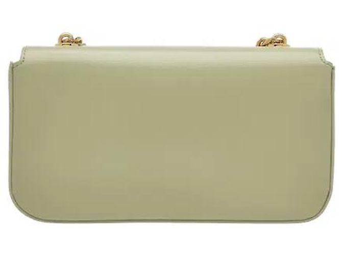Céline Il materiale in vitello lucido con una lucentezza morbida e sottile si armonizza con la chiusura Triomphe dorata e la tracolla a catena sul davanti per un'eleganza sofisticata. Nonostante la silhouette sottile, l'interno è - vista 2