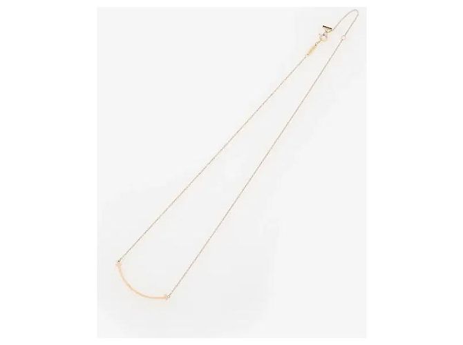 Tiffany & Co Una collana che mette in risalto la brillantezza distintamente calda ed elegante del materiale. Il suo grazioso design curvo, che evoca un sorriso all'angolo della bocca, crea un'atmosfera sofisticata, e il - vista 3
