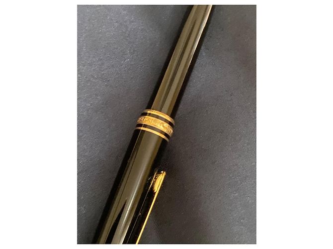 Montblanc Meisterstück ballpoint pen gold resin - view 3