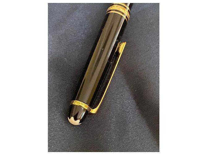 Montblanc Meisterstück ballpoint pen gold resin - view 4