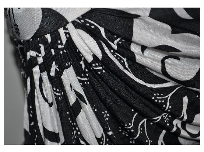 Versus Versace Abito Monospalla in Seta Stampa Floreale Nero Bianco - vista 3