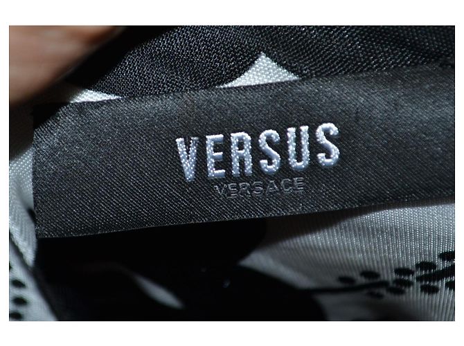 Versus Versace Abito Monospalla in Seta Stampa Floreale Nero Bianco - vista 6