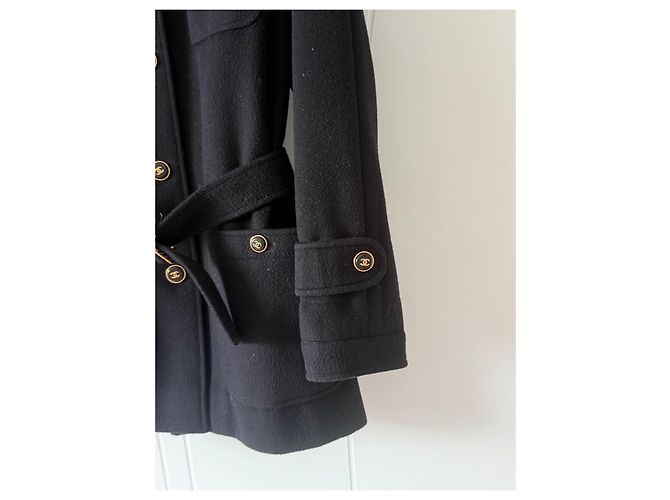 Chanel Chaquetón Corto de Cachemira Negro con Cinturón - vista 3