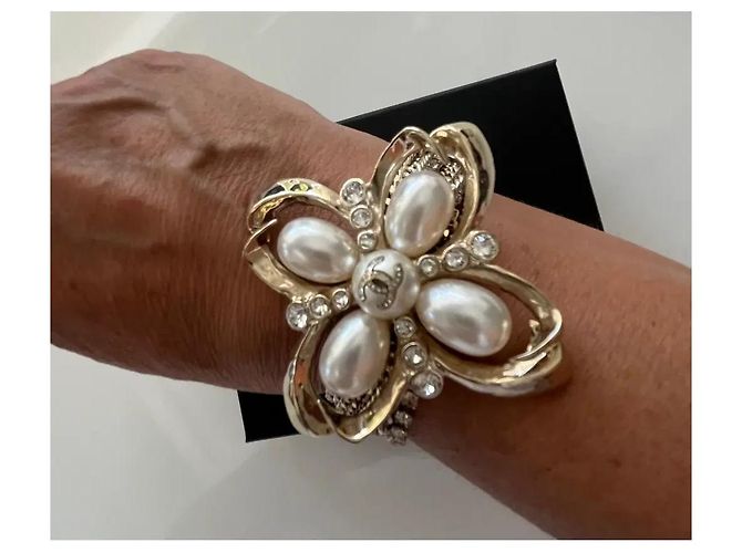 Pulsera Chanel Fleur de varias vueltas cadenas, strass, perlas - vista 11