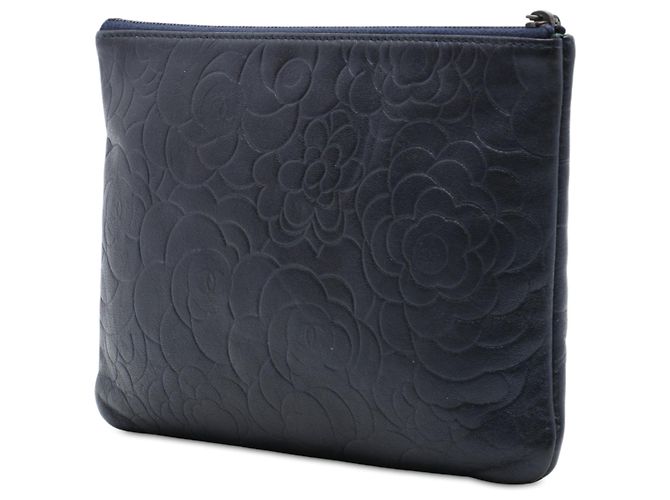 Clutch Chanel Medium CC Embossed Lambskin Camellia O Case Blu - vista 2