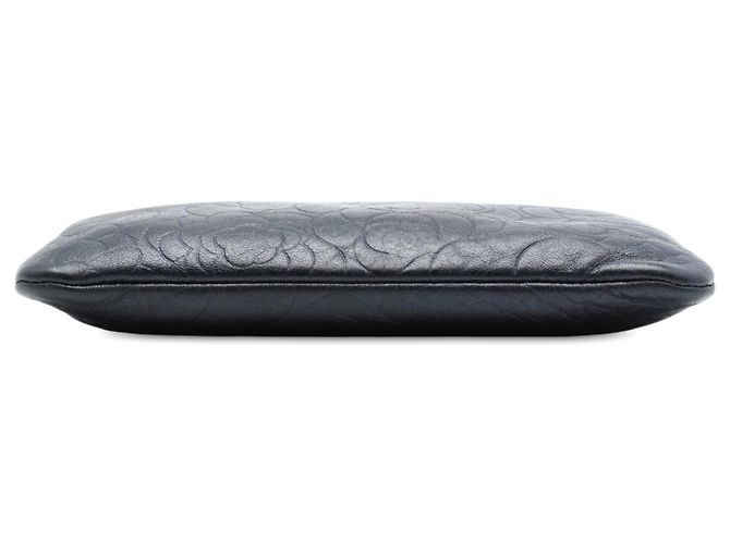 Clutch Chanel Medium CC Embossed Lambskin Camellia O Case Blu - vista 3
