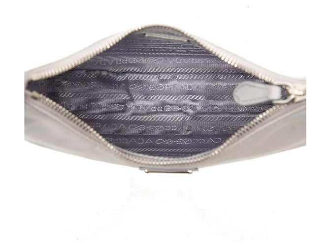 Bolsa de Ombro Prada Mini Tessuto Re Edition 2005 Branca - vista 4