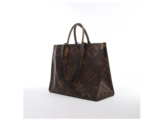 Sac à main 2Way Louis Vuitton OntheGo GM Giant Monogram Reverse en marron M45320 - vue 2