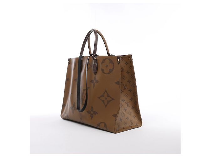 Sac à main 2Way Louis Vuitton OntheGo GM Giant Monogram Reverse en marron M45320 - vue 3