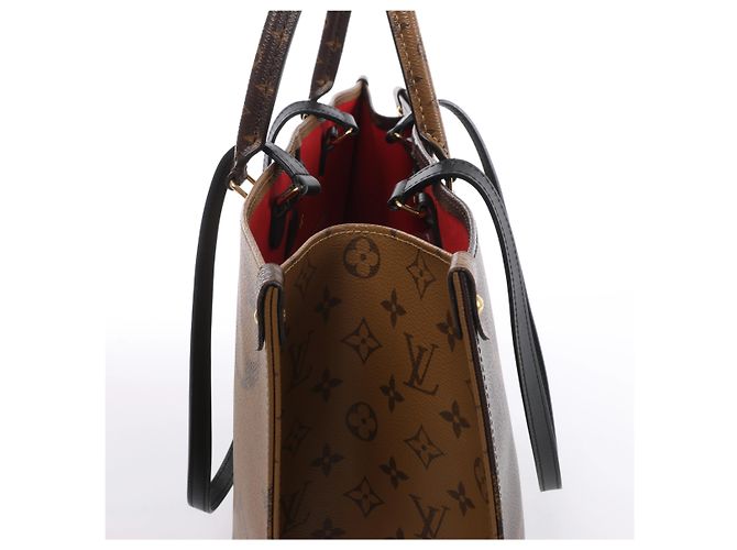 Sac à main 2Way Louis Vuitton OntheGo GM Giant Monogram Reverse en marron M45320 - vue 4
