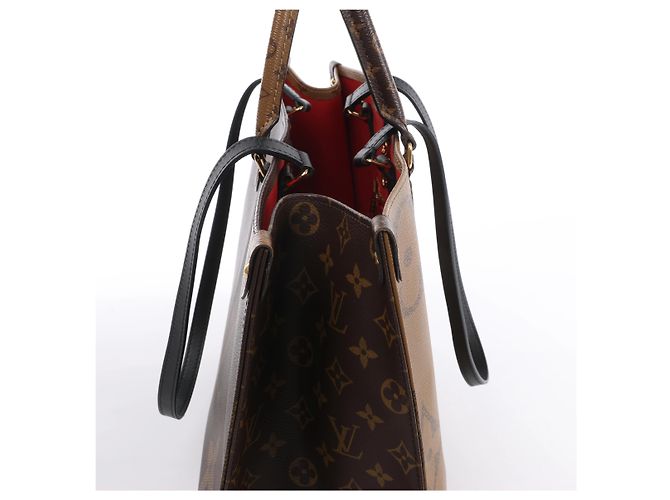 Sac à main 2Way Louis Vuitton OntheGo GM Giant Monogram Reverse en marron M45320 - vue 5