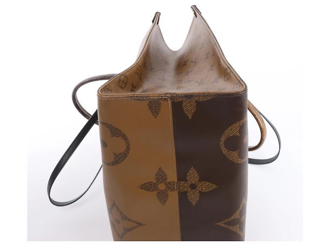 Sac à main 2Way Louis Vuitton OntheGo GM Giant Monogram Reverse en marron M45320 - vue 8