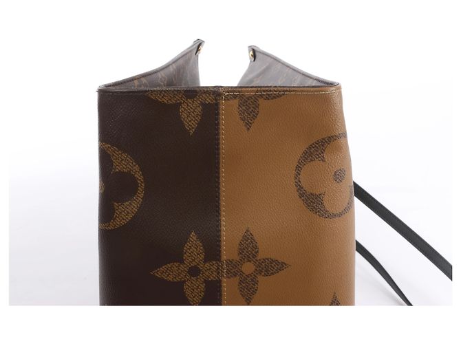 Sac à main 2Way Louis Vuitton OntheGo GM Giant Monogram Reverse en marron M45320 - vue 9