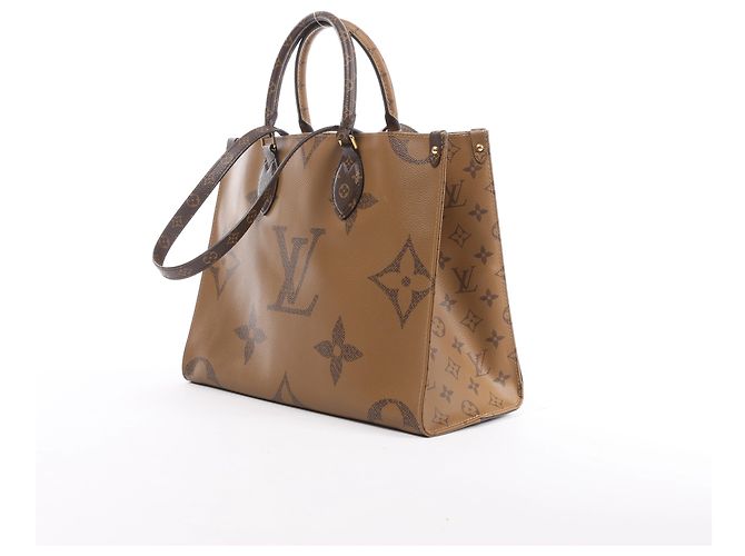 Bolsa 2Way Louis Vuitton OntheGo MM Giant Monogram Reverse em marrom M45039 - vista 2