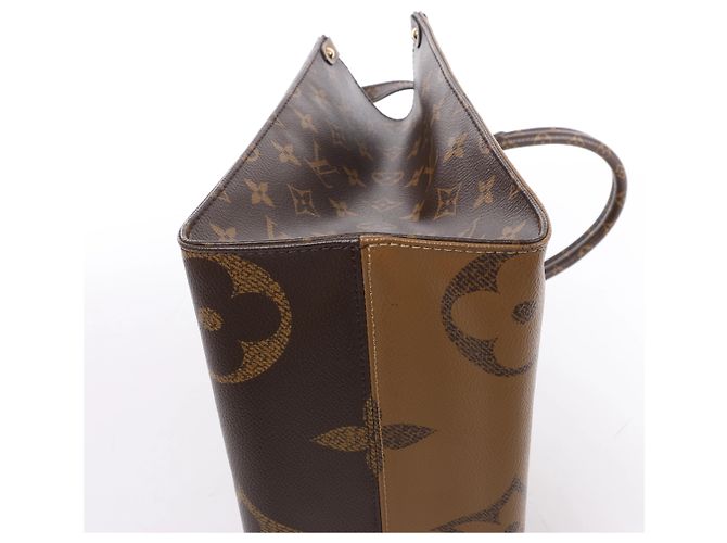 Bolsa 2Way Louis Vuitton OntheGo MM Giant Monogram Reverse em marrom M45039 - vista 9
