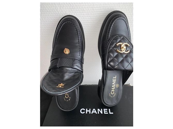 Mules Chanel in pelle matelassé nera - vista 2