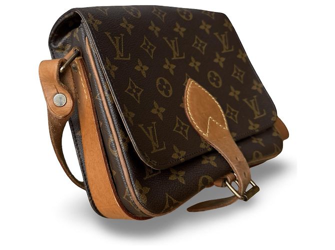 Louis Vuitton Cartouchiere MM en buen estado - vista 3