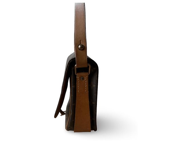 Louis Vuitton Cartouchiere MM en buen estado - vista 4