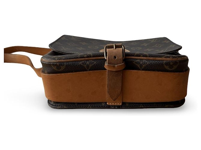 Louis Vuitton Cartouchiere MM en buen estado - vista 5