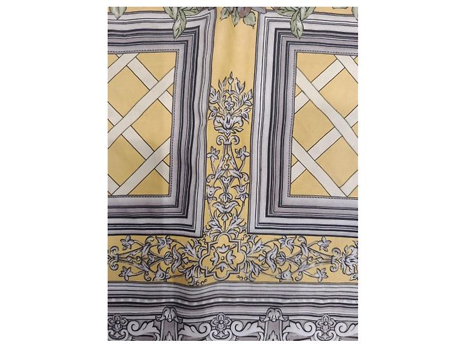 Pañuelo de seda Pierre Balmain con estampado de querubines y rosas - vista 12