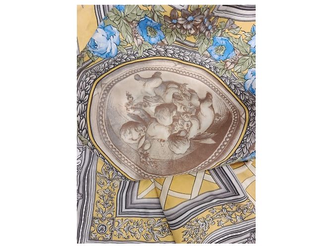 Pañuelo de seda Pierre Balmain con estampado de querubines y rosas - vista 13