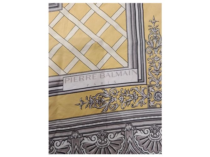 Pañuelo de seda Pierre Balmain con estampado de querubines y rosas - vista 2