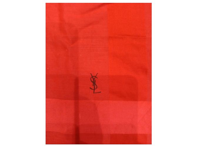Lenço Yves Saint Laurent vermelho - vista 2